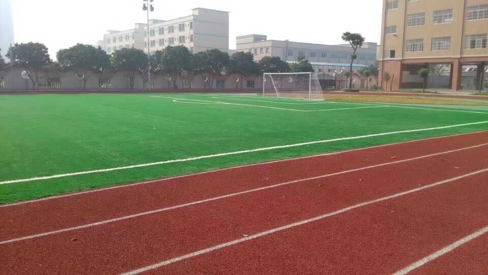 塑膠跑道味道
